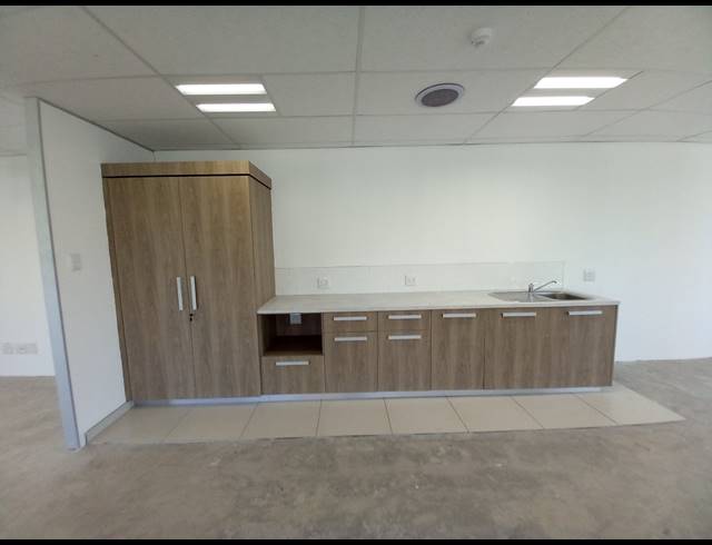 249M² OFFICE TO LET IN FOURWAYS